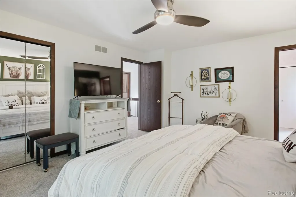6608 Red Cedar Lane West Bloomfield Charter Township MI 48324