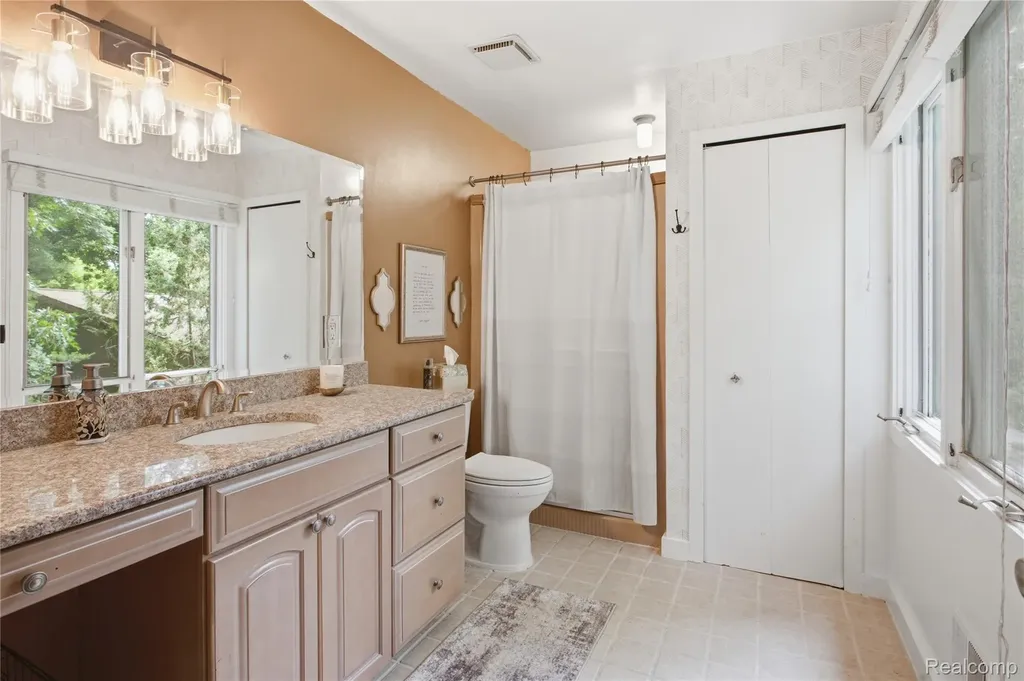 6608 Red Cedar Lane West Bloomfield Charter Township MI 48324