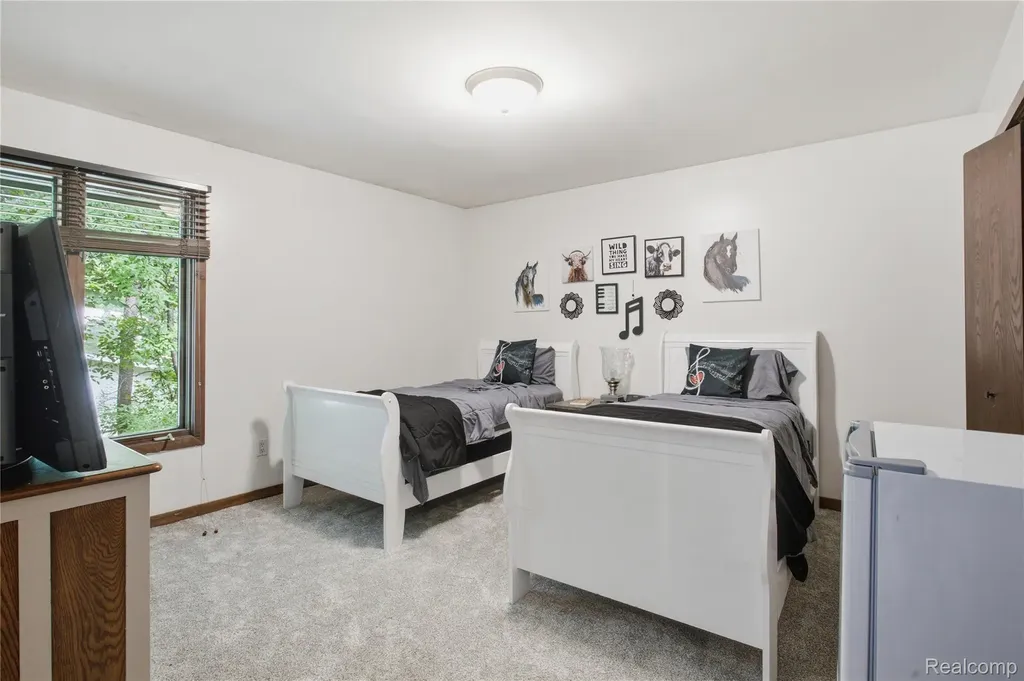 6608 Red Cedar Lane West Bloomfield Charter Township MI 48324