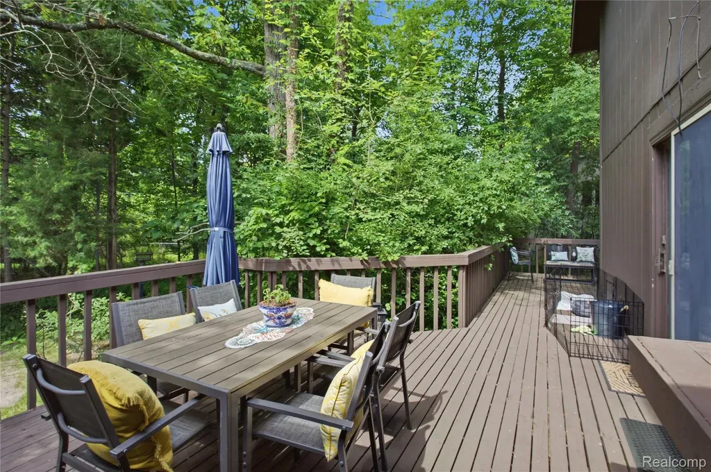 6608 Red Cedar Lane West Bloomfield Charter Township MI 48324