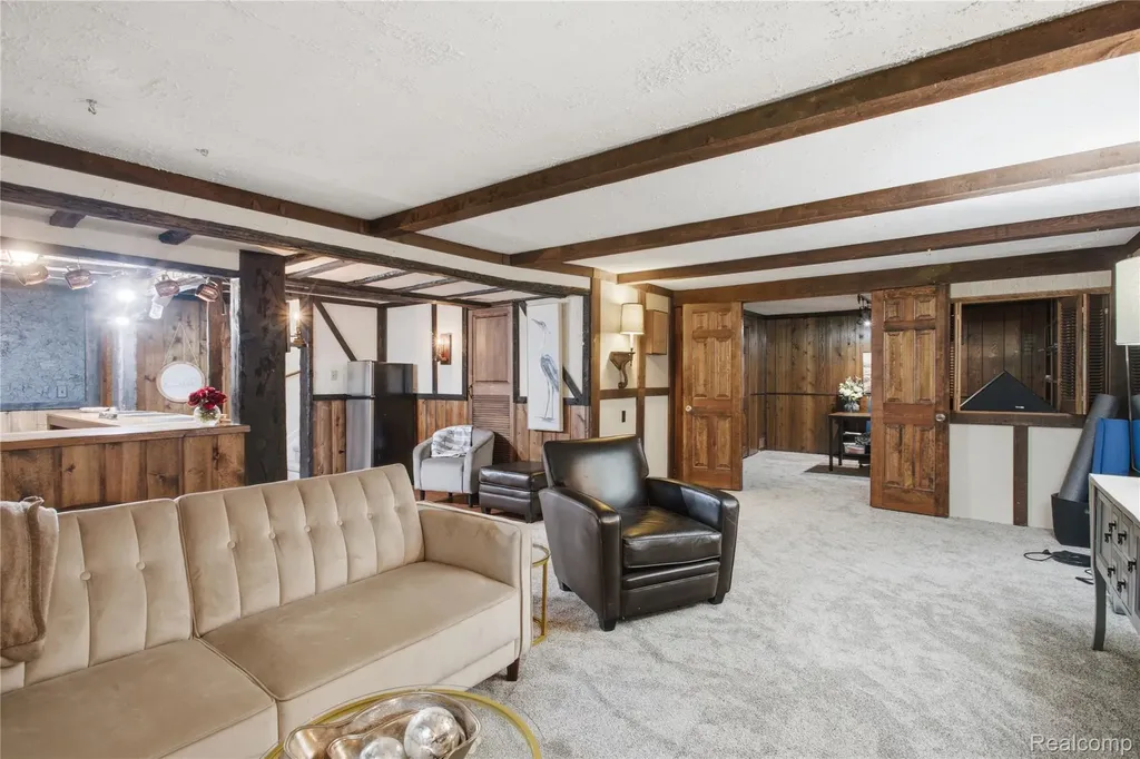 6608 Red Cedar Lane West Bloomfield Charter Township MI 48324