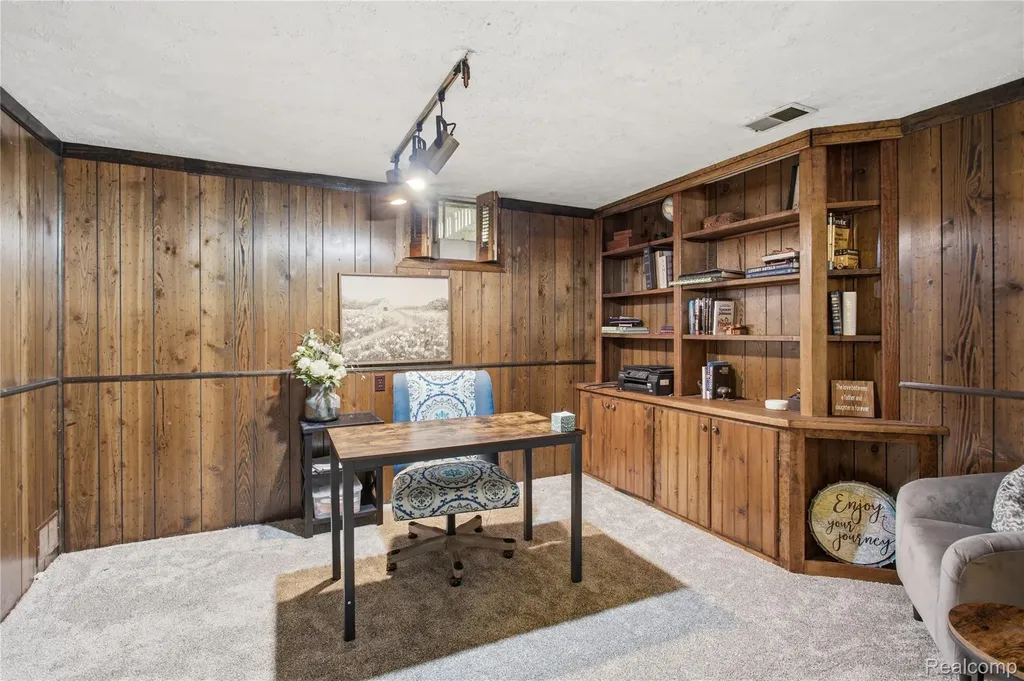 6608 Red Cedar Lane West Bloomfield Charter Township MI 48324
