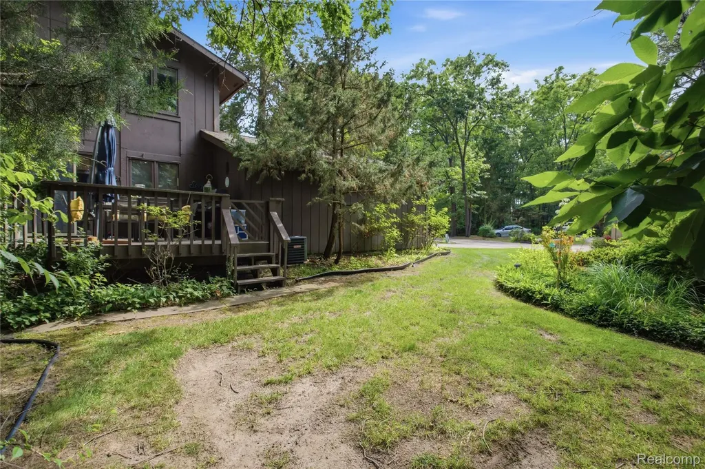 6608 Red Cedar Lane West Bloomfield Charter Township MI 48324