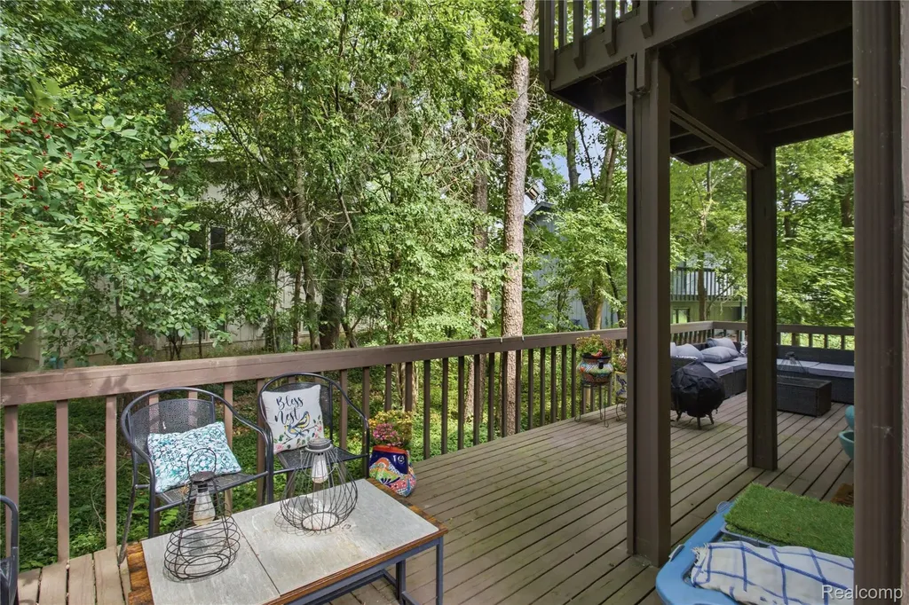 6608 Red Cedar Lane West Bloomfield Charter Township MI 48324