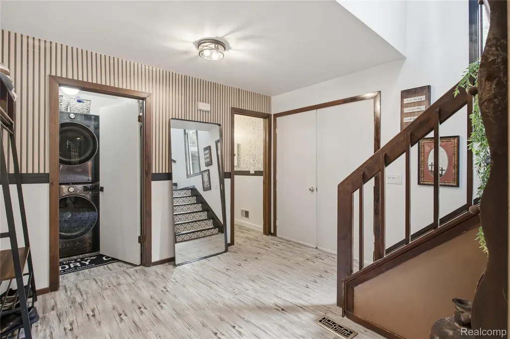 6608 Red Cedar Lane West Bloomfield Charter Township MI 48324