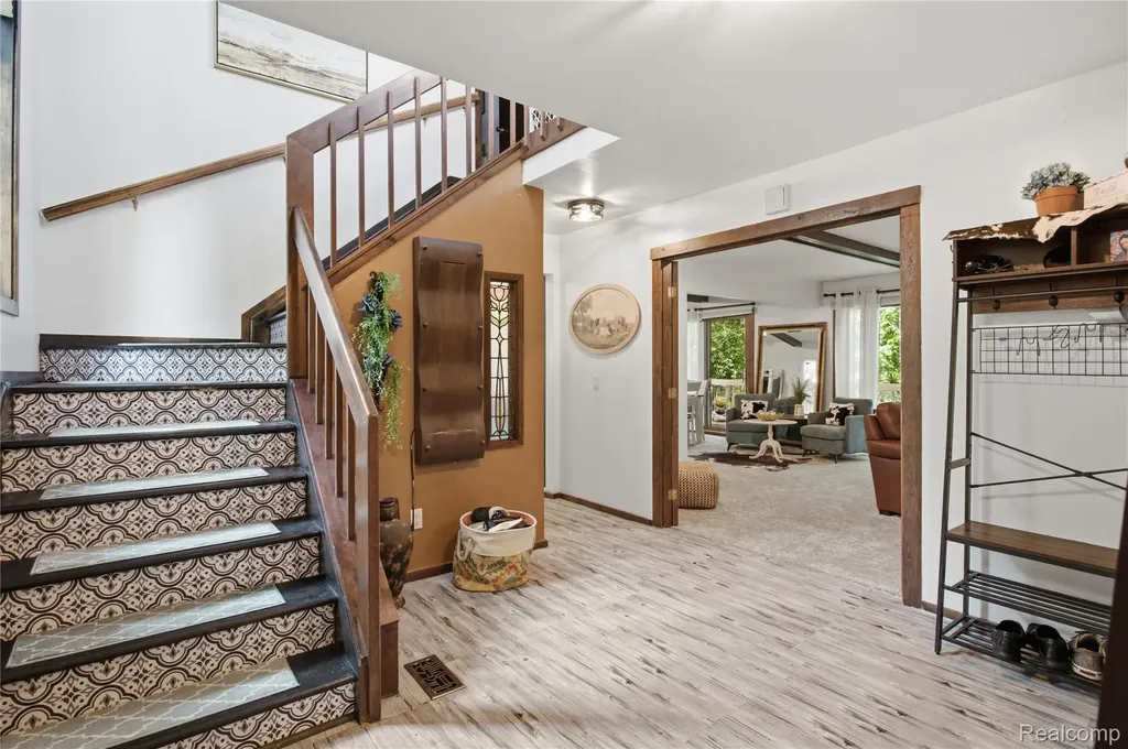 6608 Red Cedar Lane West Bloomfield Charter Township MI 48324