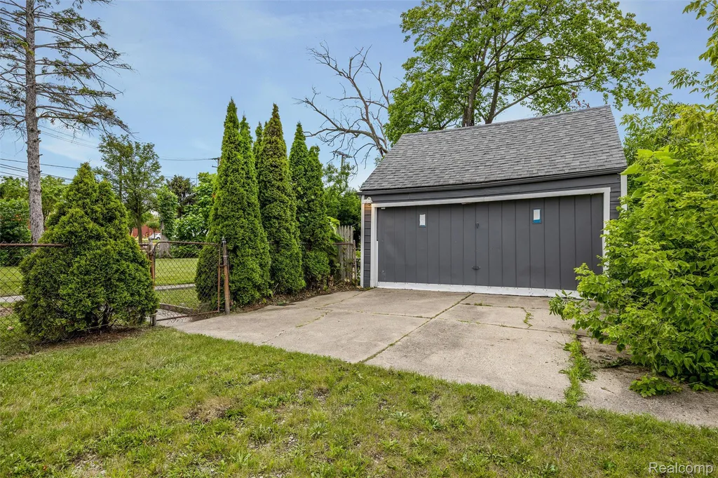33065 Garfield Road Fraser City MI 48026