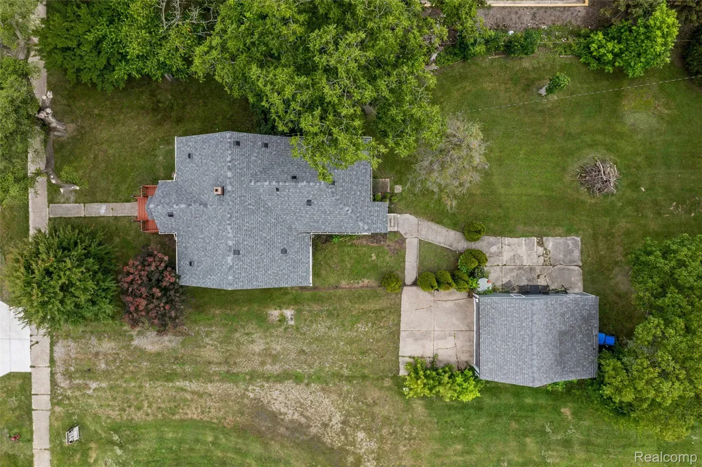 33065 Garfield Road Fraser City MI 48026