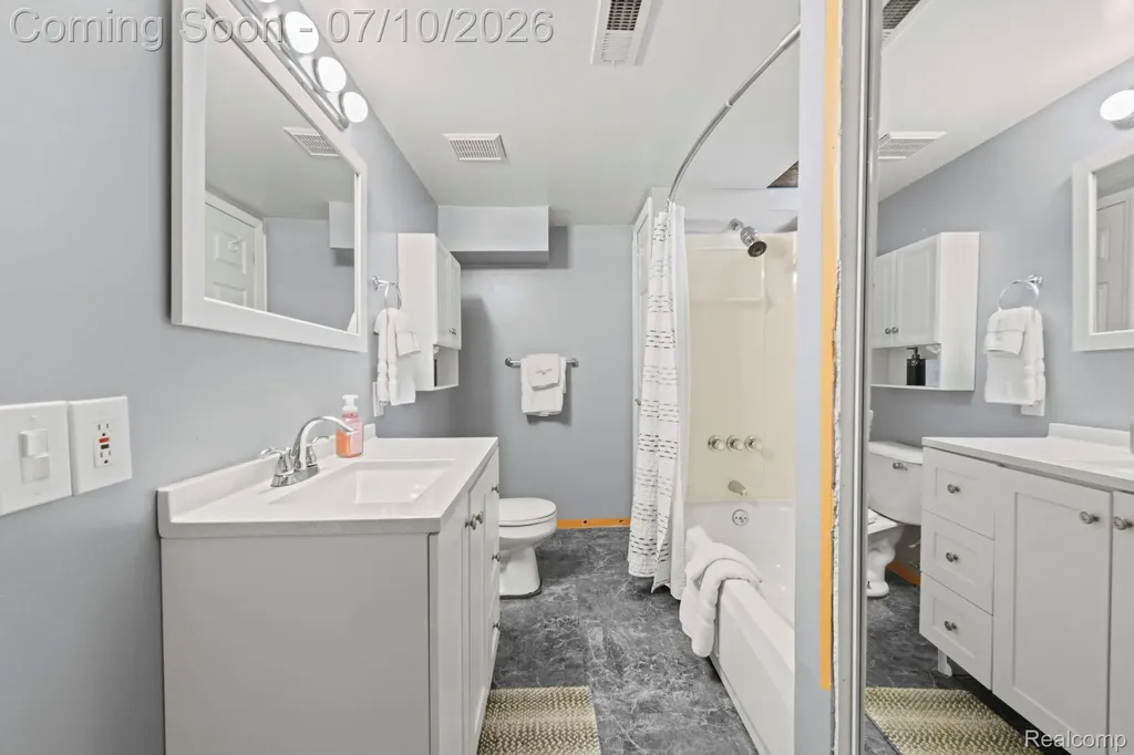 23888 Cedar Ridge Drive Brownstown Charter Township MI 48174