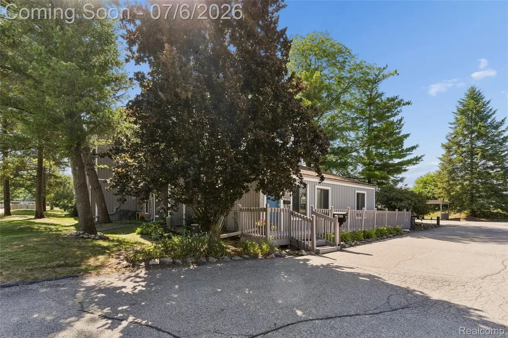 9597 Harbour Cove Court Ypsilanti Charter Township MI 48197