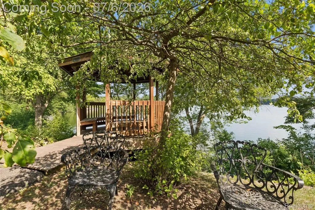 9597 Harbour Cove Court Ypsilanti Charter Township MI 48197