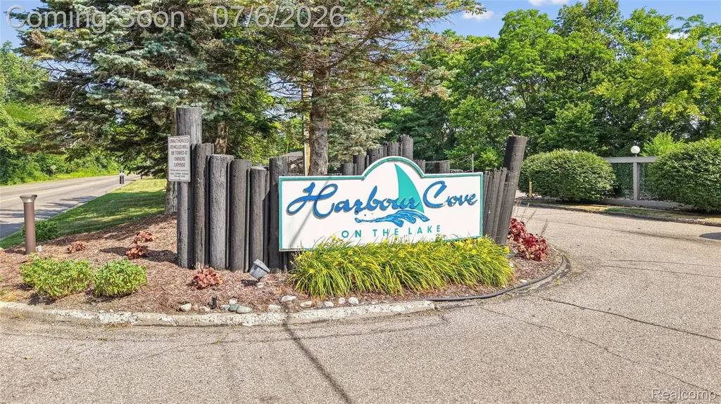9597 Harbour Cove Court Ypsilanti Charter Township MI 48197