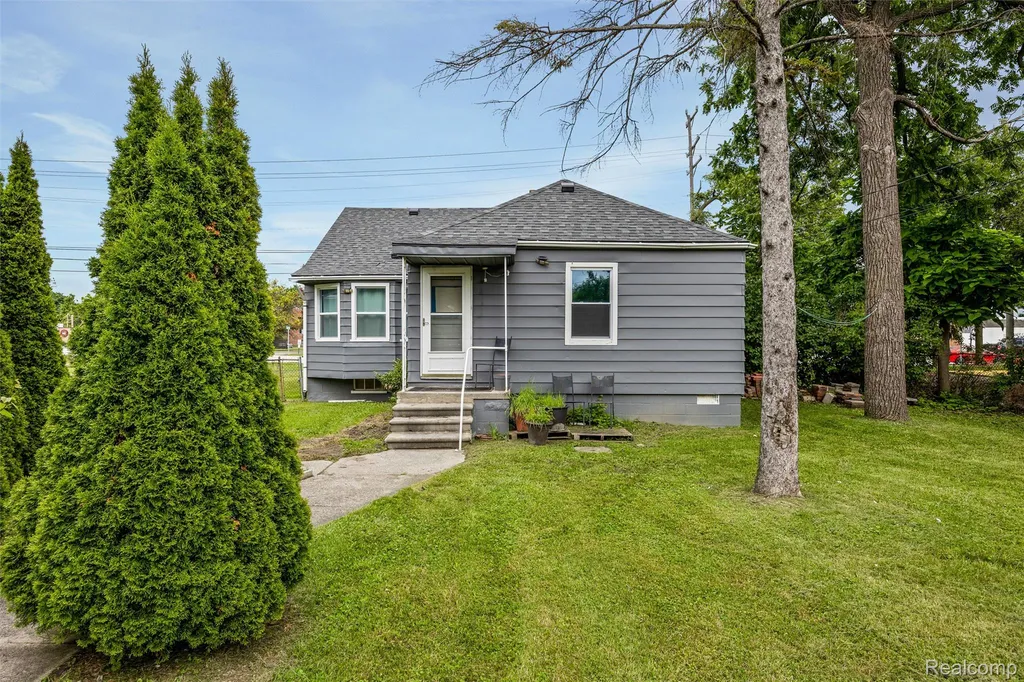 33065 Garfield Road Fraser City MI 48026