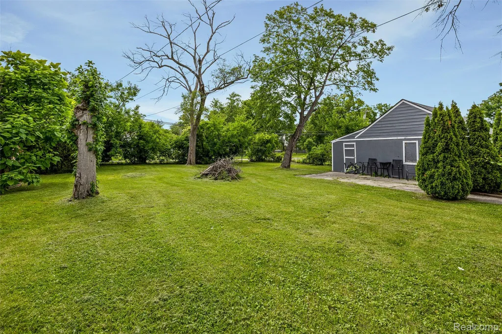 33065 Garfield Road Fraser City MI 48026