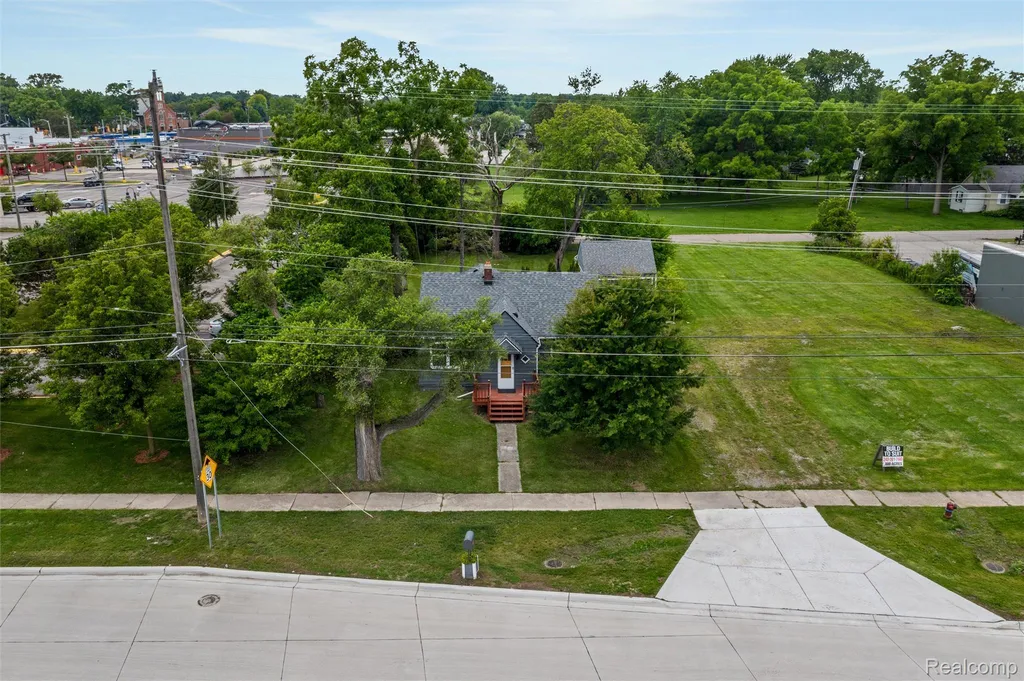 33065 Garfield Road Fraser City MI 48026
