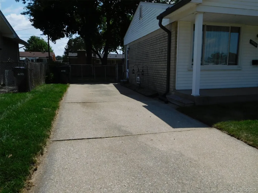 39116 Lea Court Sterling Heights City MI 48313