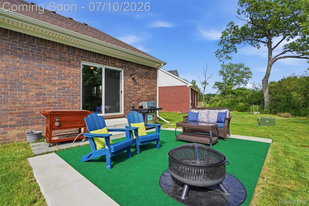 11789 Hines Place Drive Livonia City MI 48150