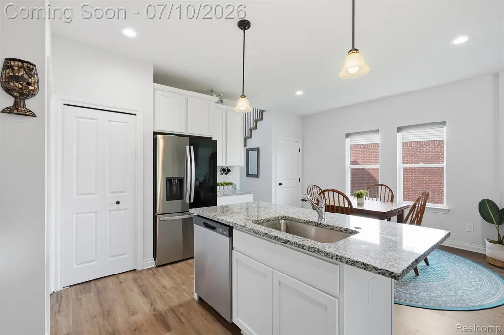 11789 Hines Place Drive Livonia City MI 48150