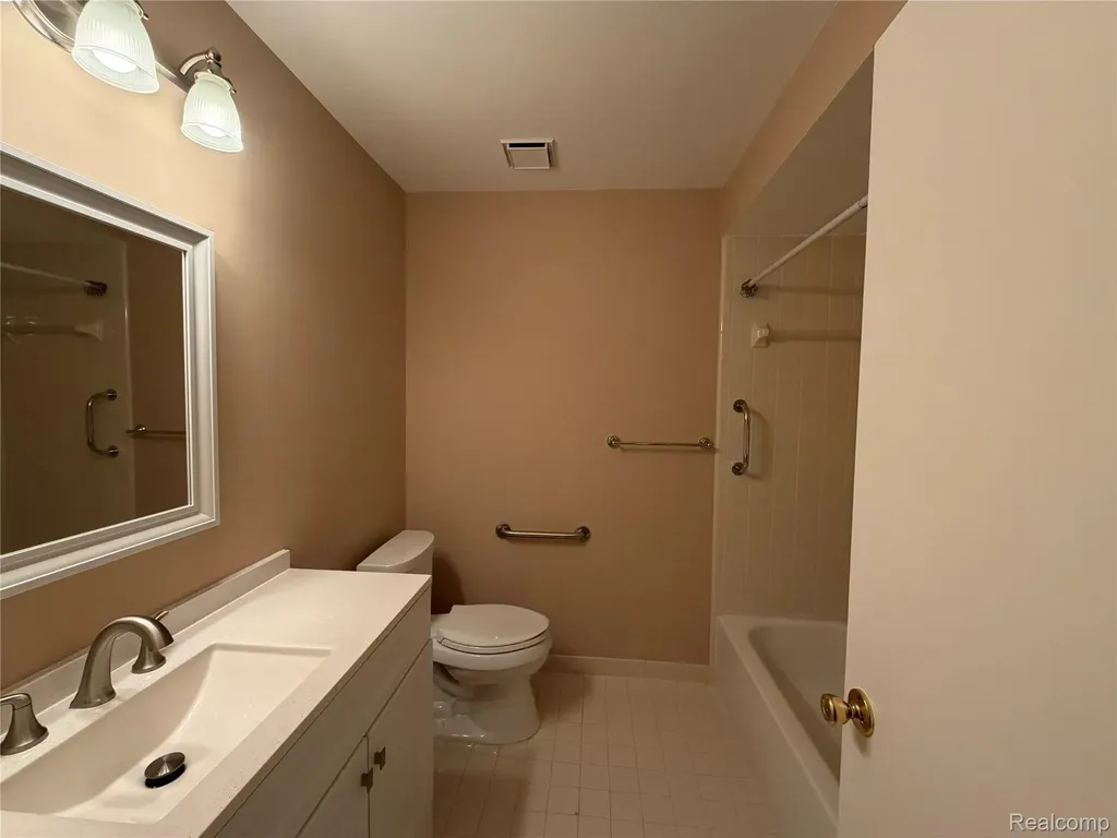 5220 W Utica Road Shelby Charter Township MI 48317