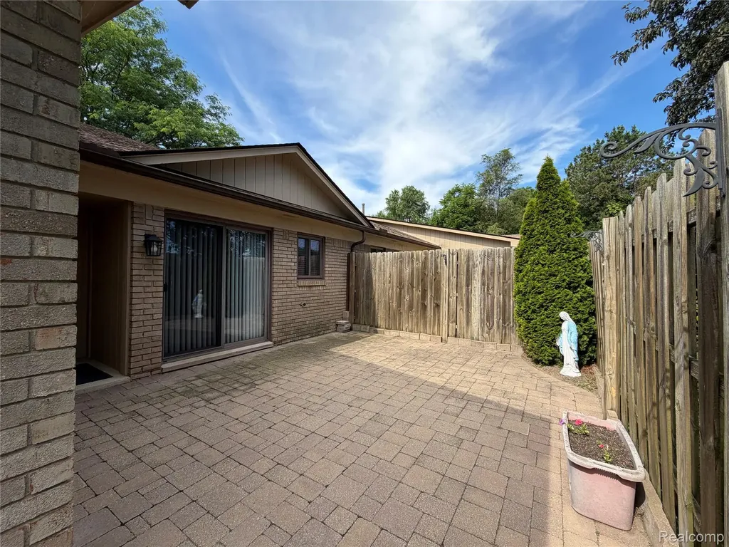 5220 W Utica Road Shelby Charter Township MI 48317