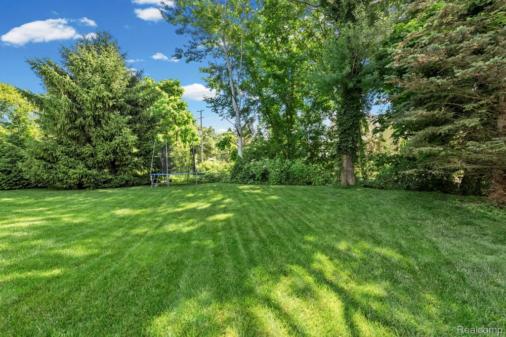 23003 Waterview Drive Huron Charter Township MI 48164