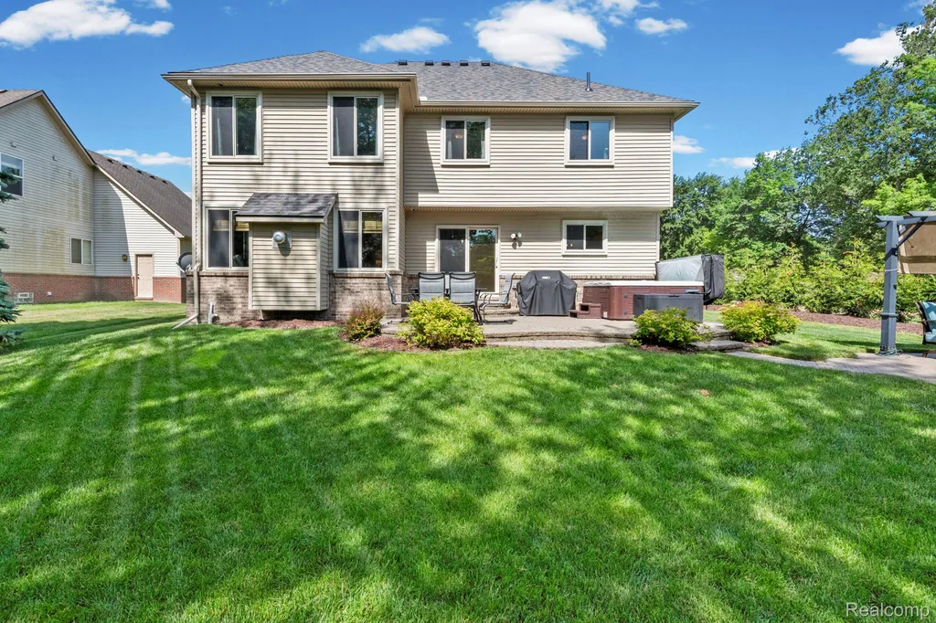 23003 Waterview Drive Huron Charter Township MI 48164