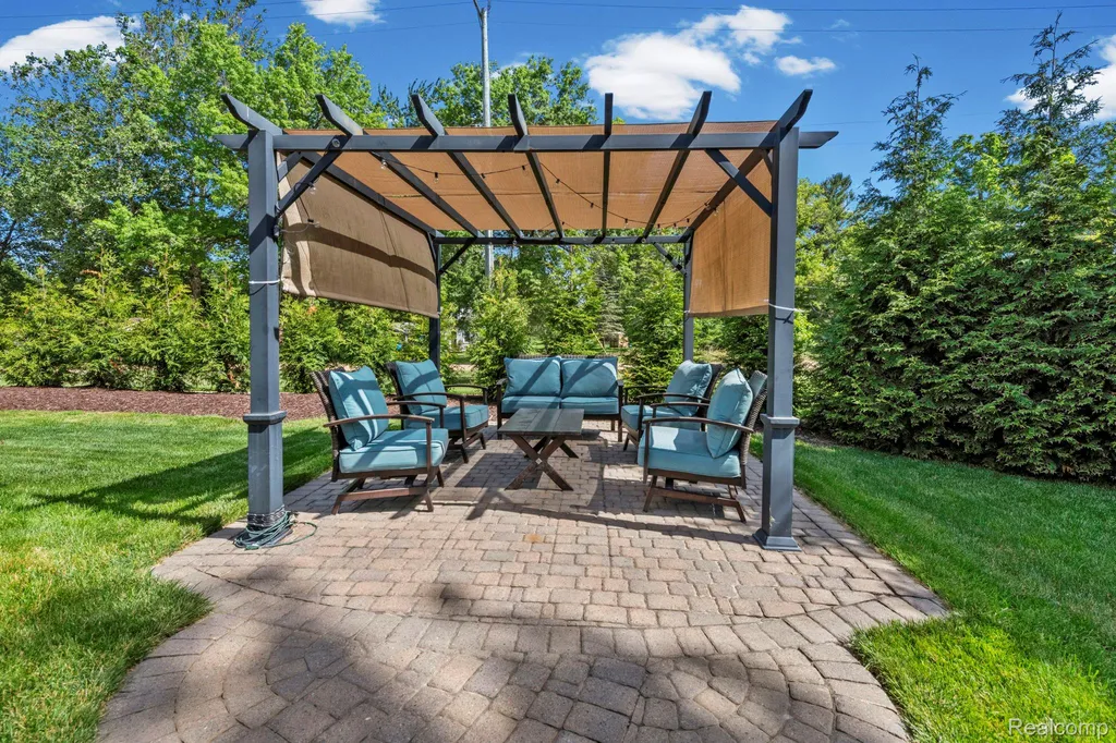 23003 Waterview Drive Huron Charter Township MI 48164