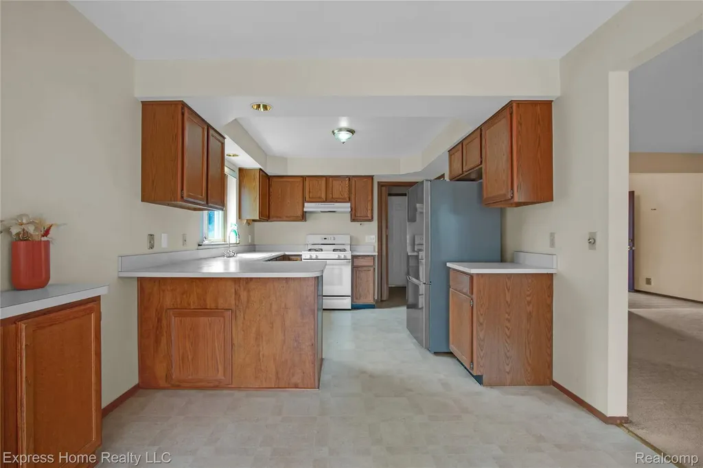 5010 Kelly Drive Warren City MI 48092