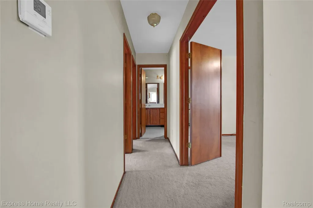 5010 Kelly Drive Warren City MI 48092