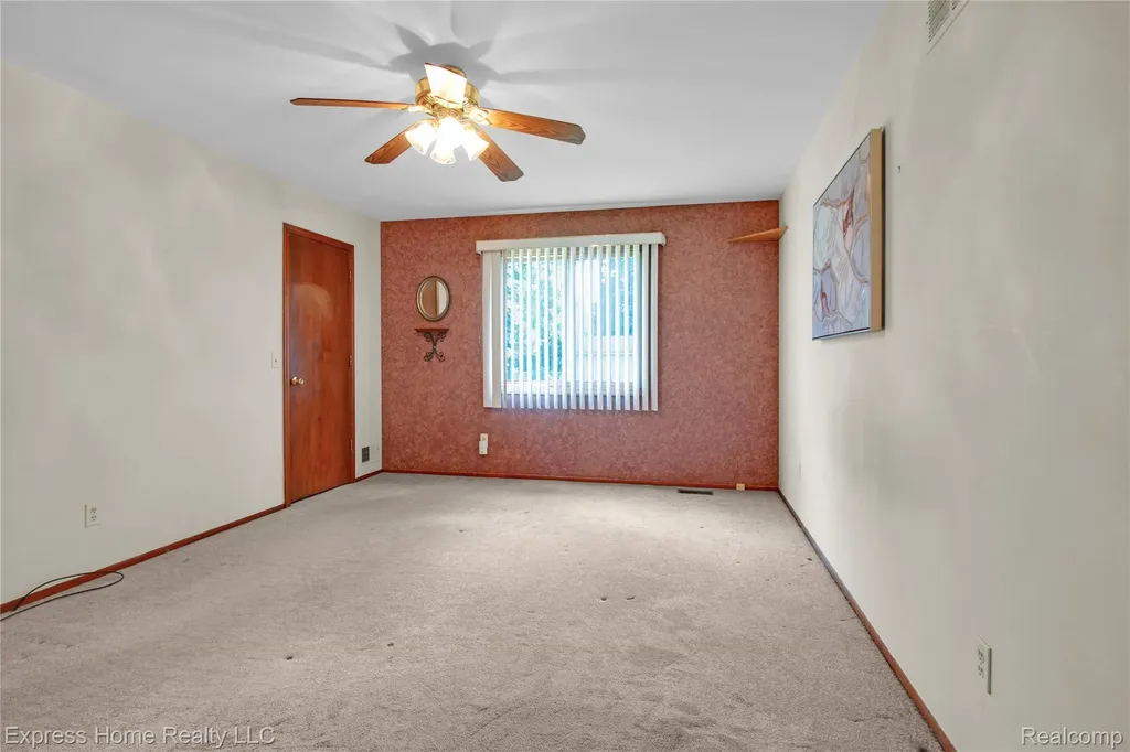 5010 Kelly Drive Warren City MI 48092