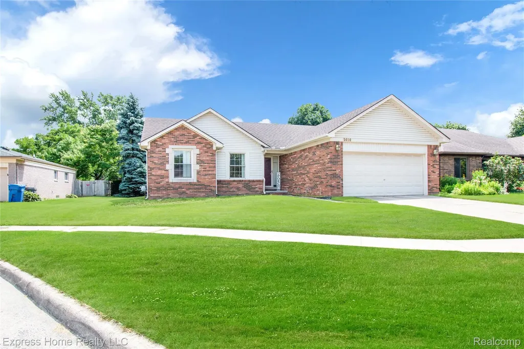 5010 Kelly Drive Warren City MI 48092
