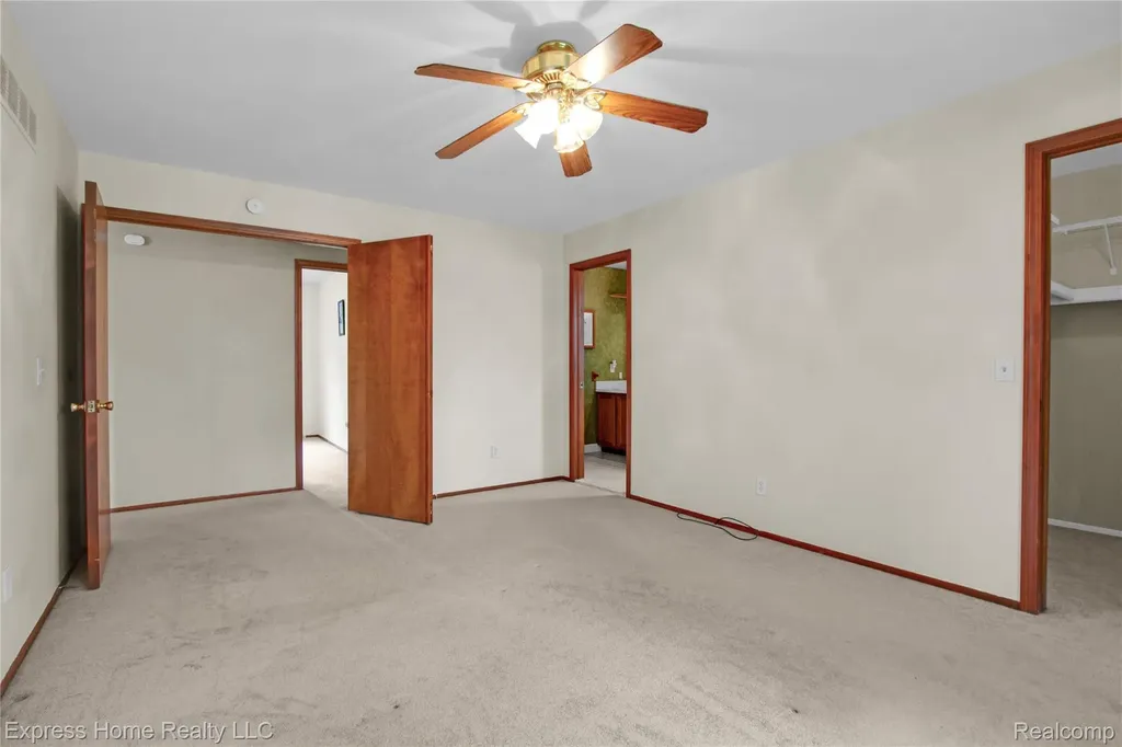 5010 Kelly Drive Warren City MI 48092
