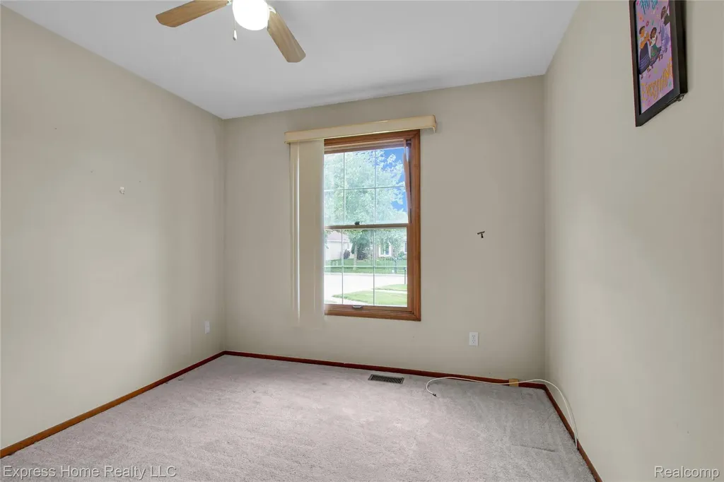 5010 Kelly Drive Warren City MI 48092