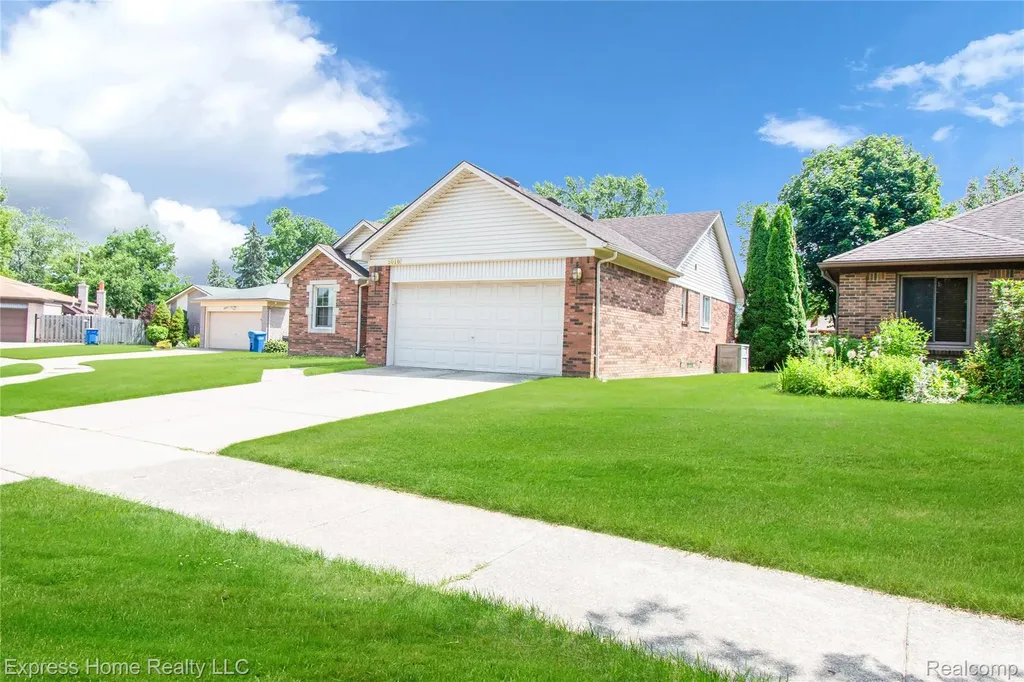 5010 Kelly Drive Warren City MI 48092