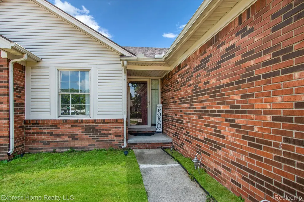 5010 Kelly Drive Warren City MI 48092