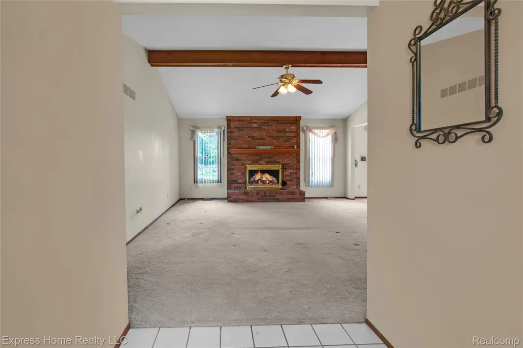 5010 Kelly Drive Warren City MI 48092