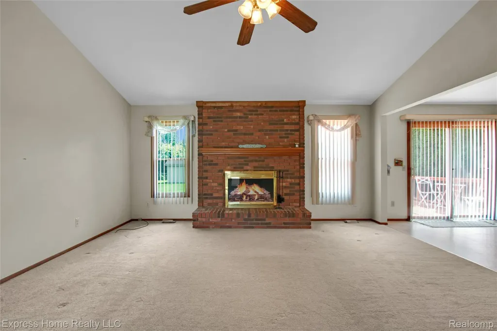 5010 Kelly Drive Warren City MI 48092