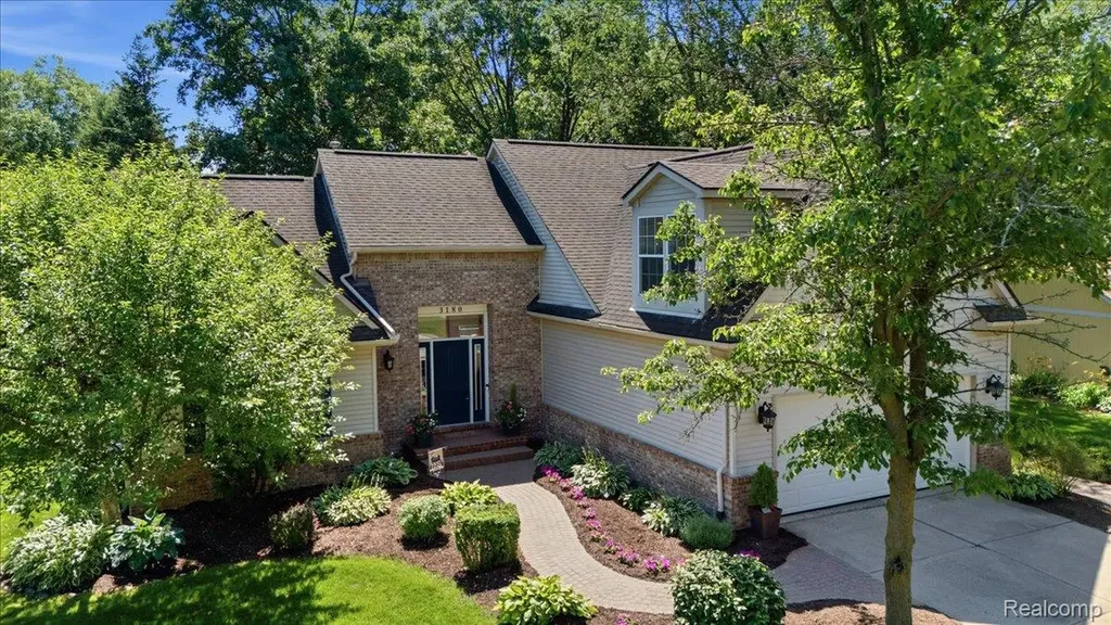 3180 Viking Drive Commerce Charter Township MI 48390