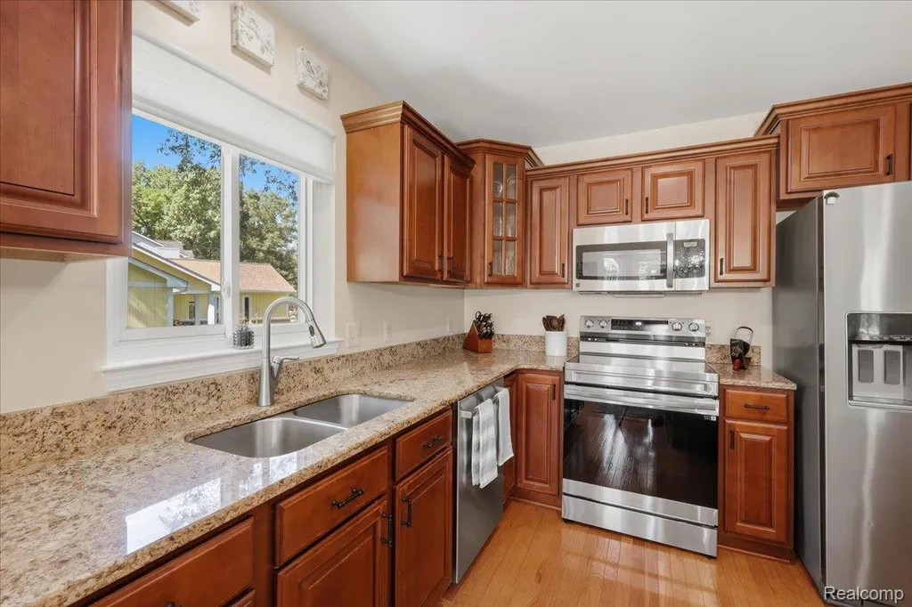 3180 Viking Drive Commerce Charter Township MI 48390