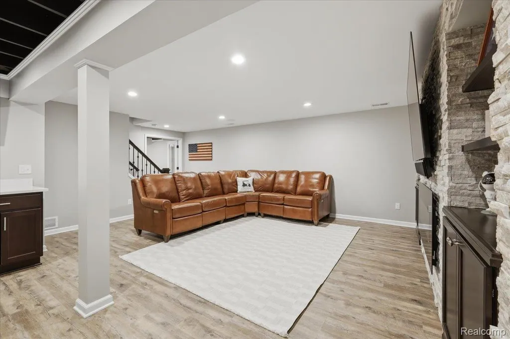 3180 Viking Drive Commerce Charter Township MI 48390