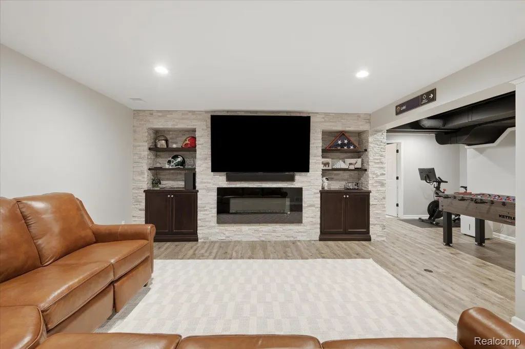 3180 Viking Drive Commerce Charter Township MI 48390