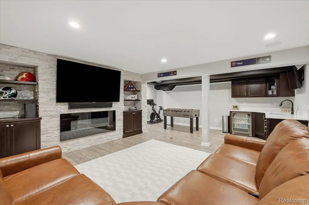 3180 Viking Drive Commerce Charter Township MI 48390