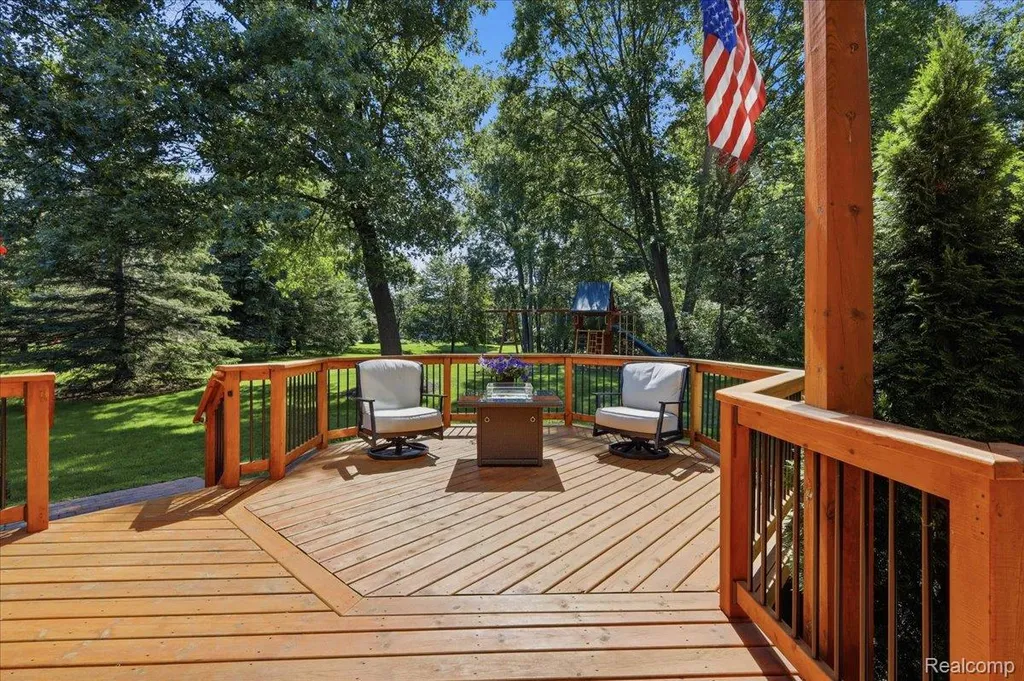 3180 Viking Drive Commerce Charter Township MI 48390