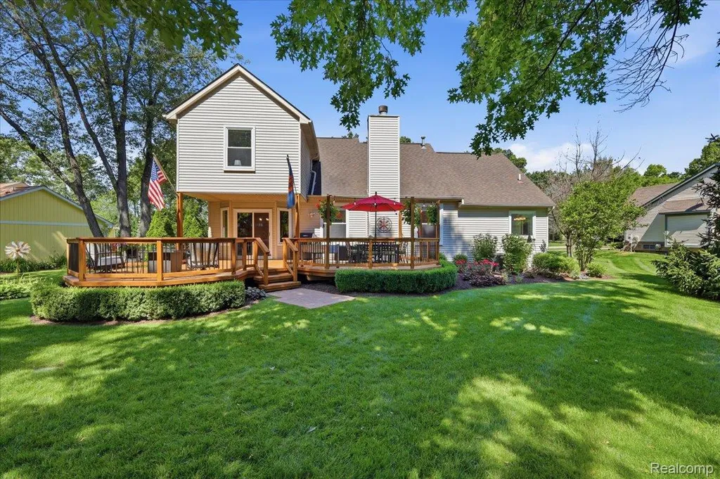 3180 Viking Drive Commerce Charter Township MI 48390