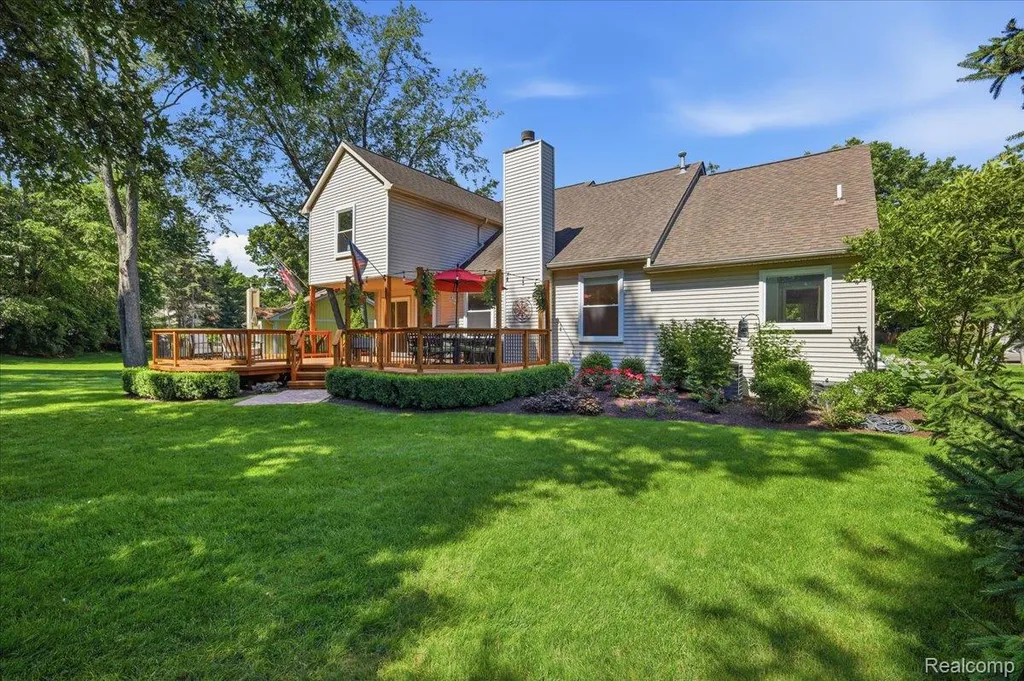 3180 Viking Drive Commerce Charter Township MI 48390