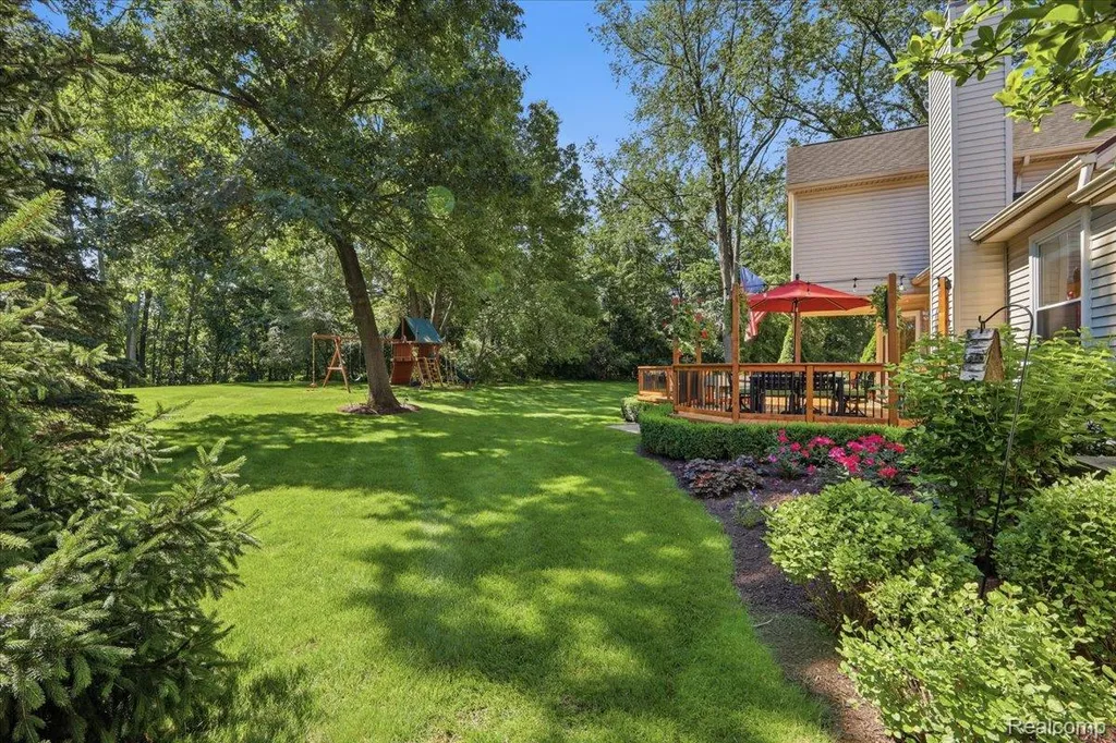 3180 Viking Drive Commerce Charter Township MI 48390