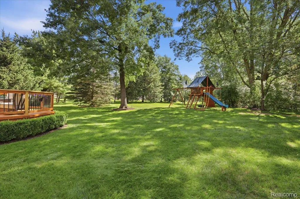 3180 Viking Drive Commerce Charter Township MI 48390
