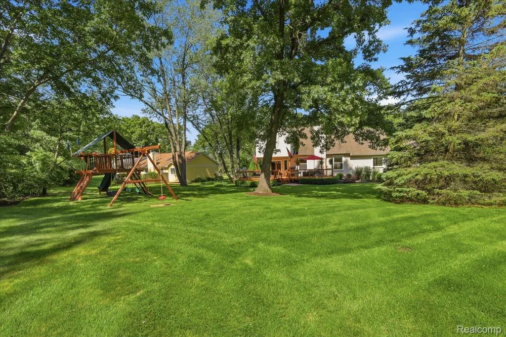 3180 Viking Drive Commerce Charter Township MI 48390
