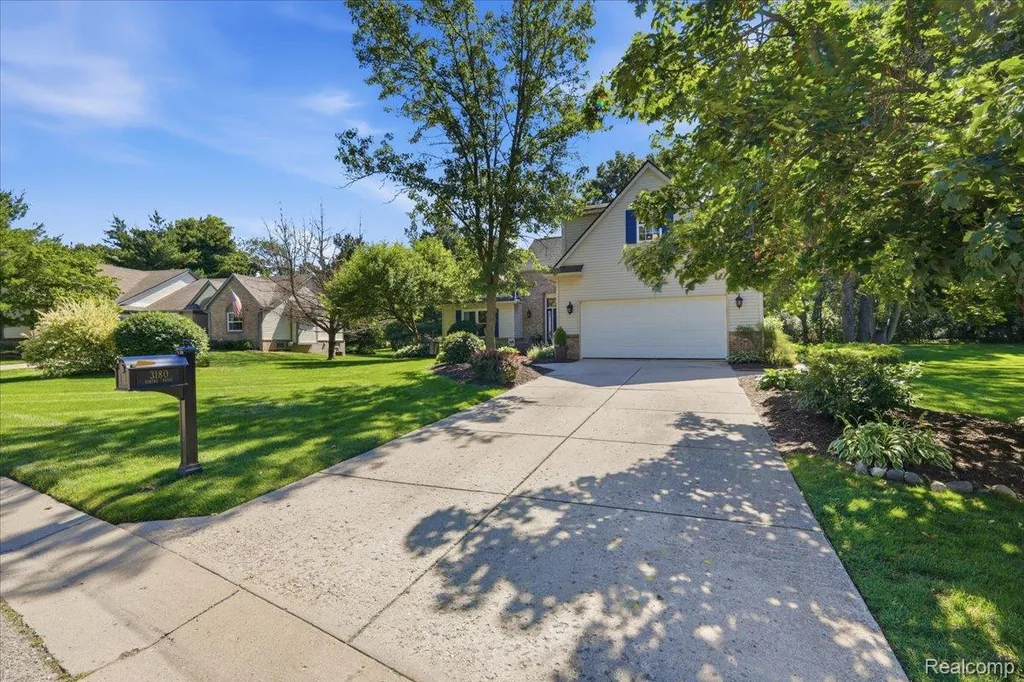 3180 Viking Drive Commerce Charter Township MI 48390