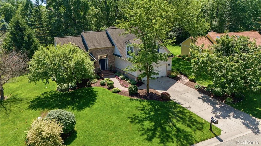 3180 Viking Drive Commerce Charter Township MI 48390
